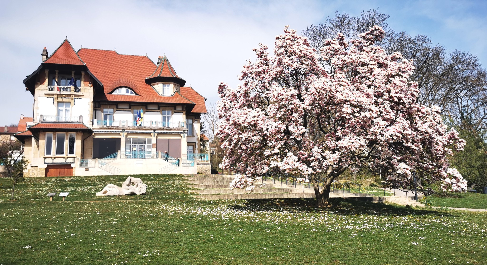 Aucune description de photo disponible.